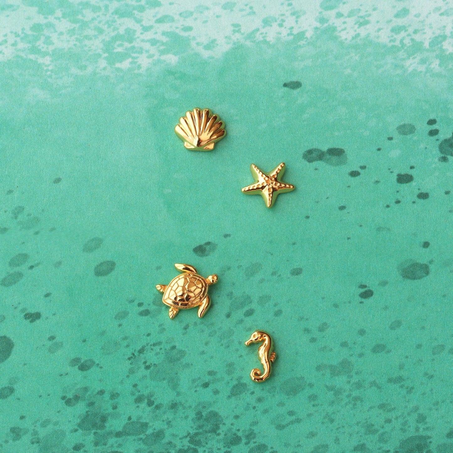 Kris Nations - Gold starfish stud earrings