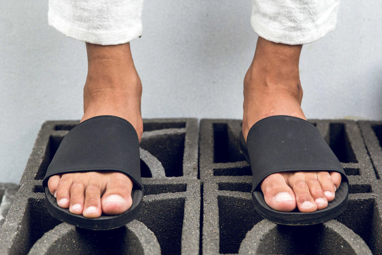 Indosole Men’s Slide - Black
