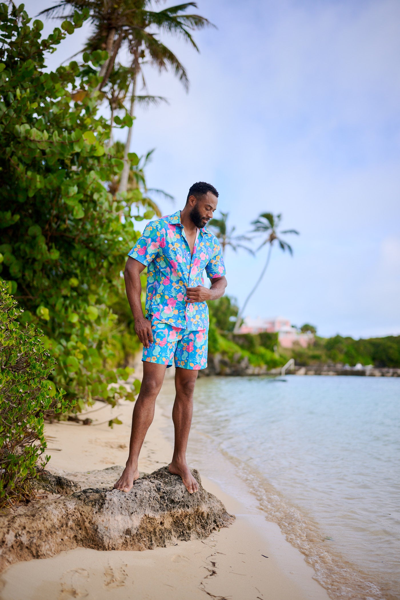 TABS Men's Short Sleeve Performance Shirt - Flowers & Moongate