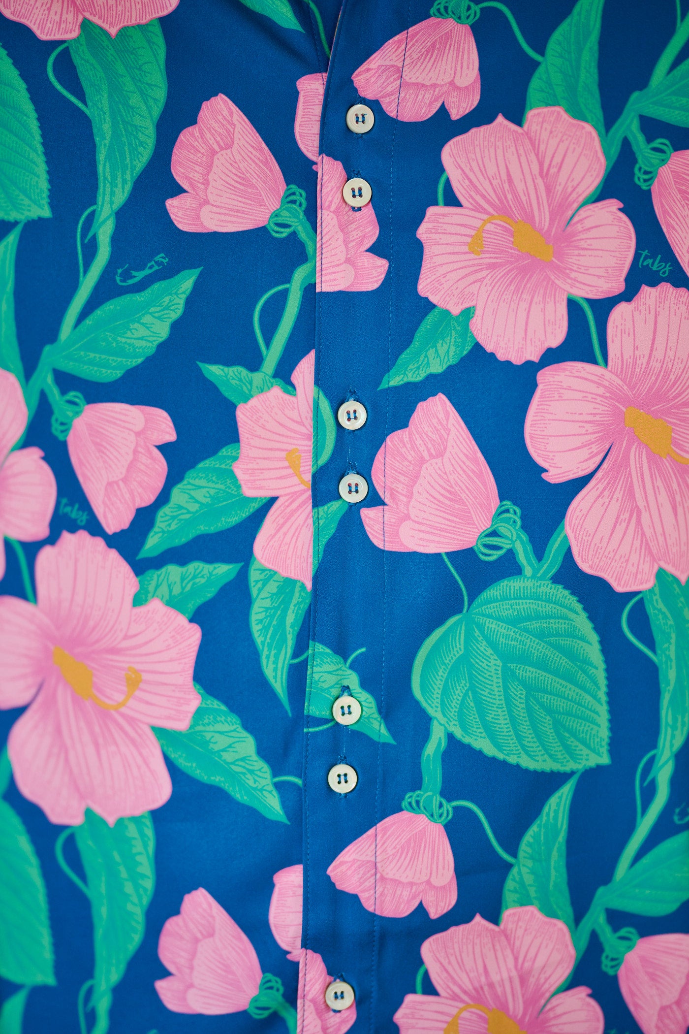 TABS Men's Short Sleeve Performance Shirt - Hibiscus