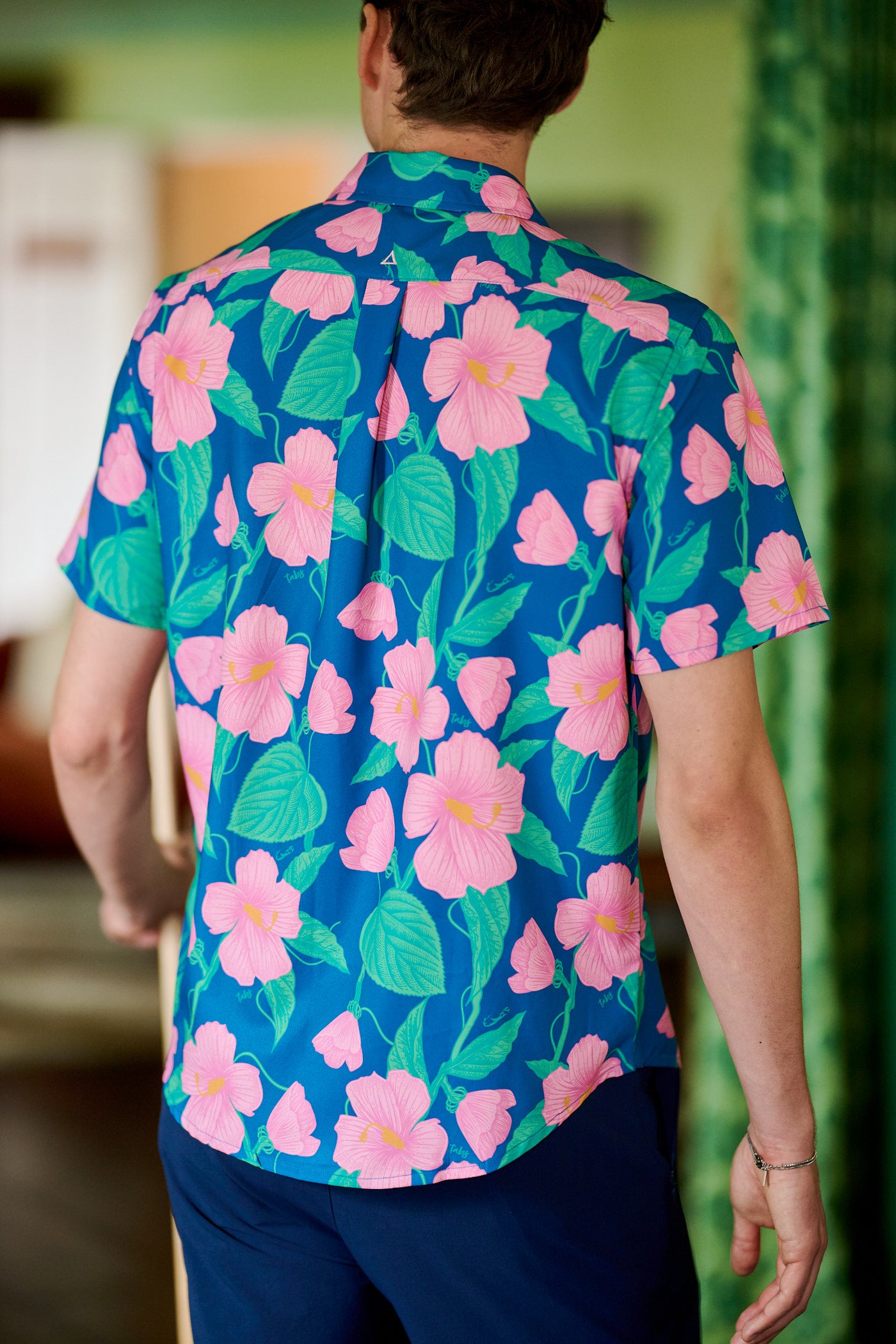 TABS Men's Short Sleeve Performance Shirt - Hibiscus