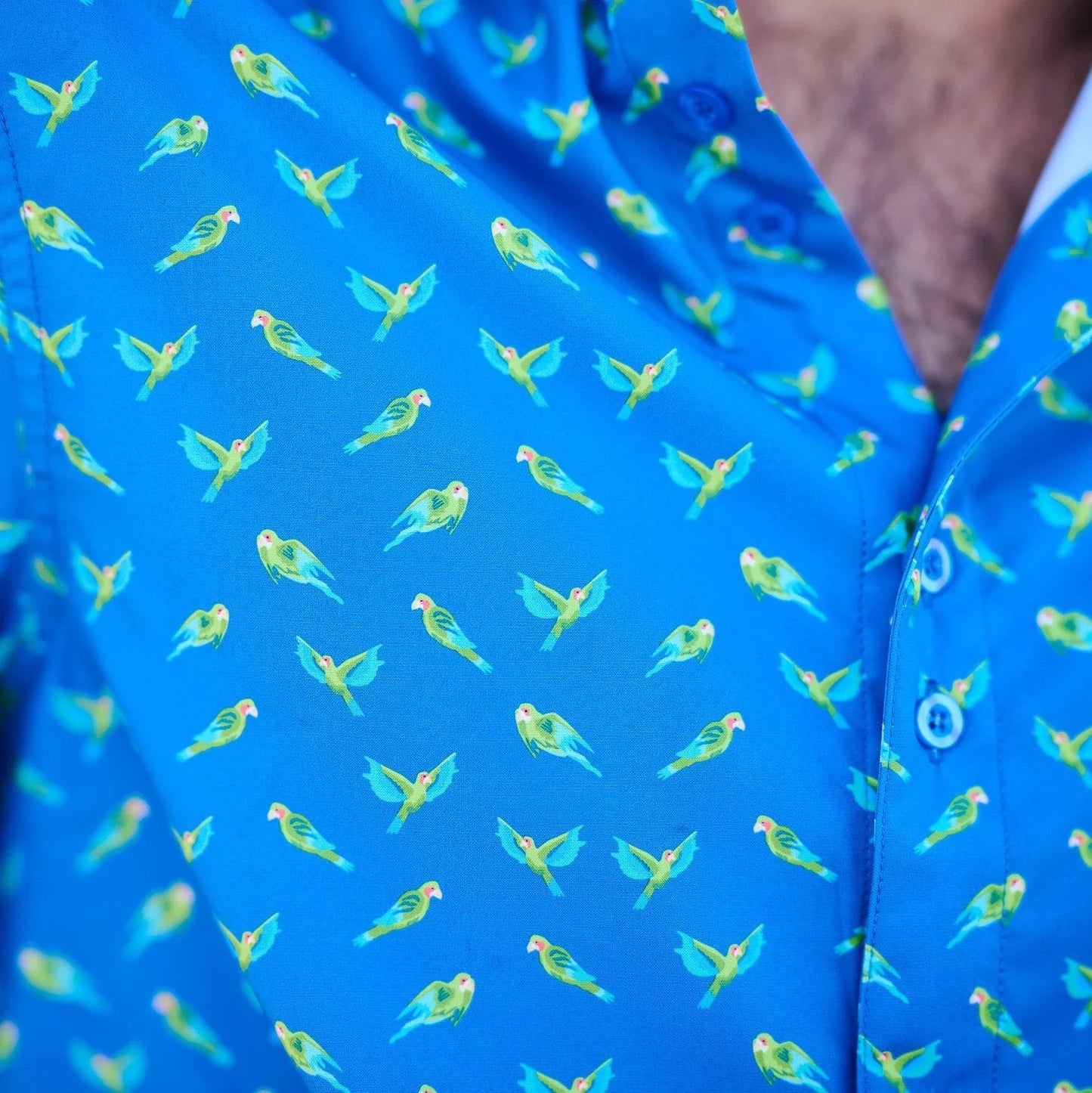 TABS Men's Short Sleeve Performance Shirt - Parrots