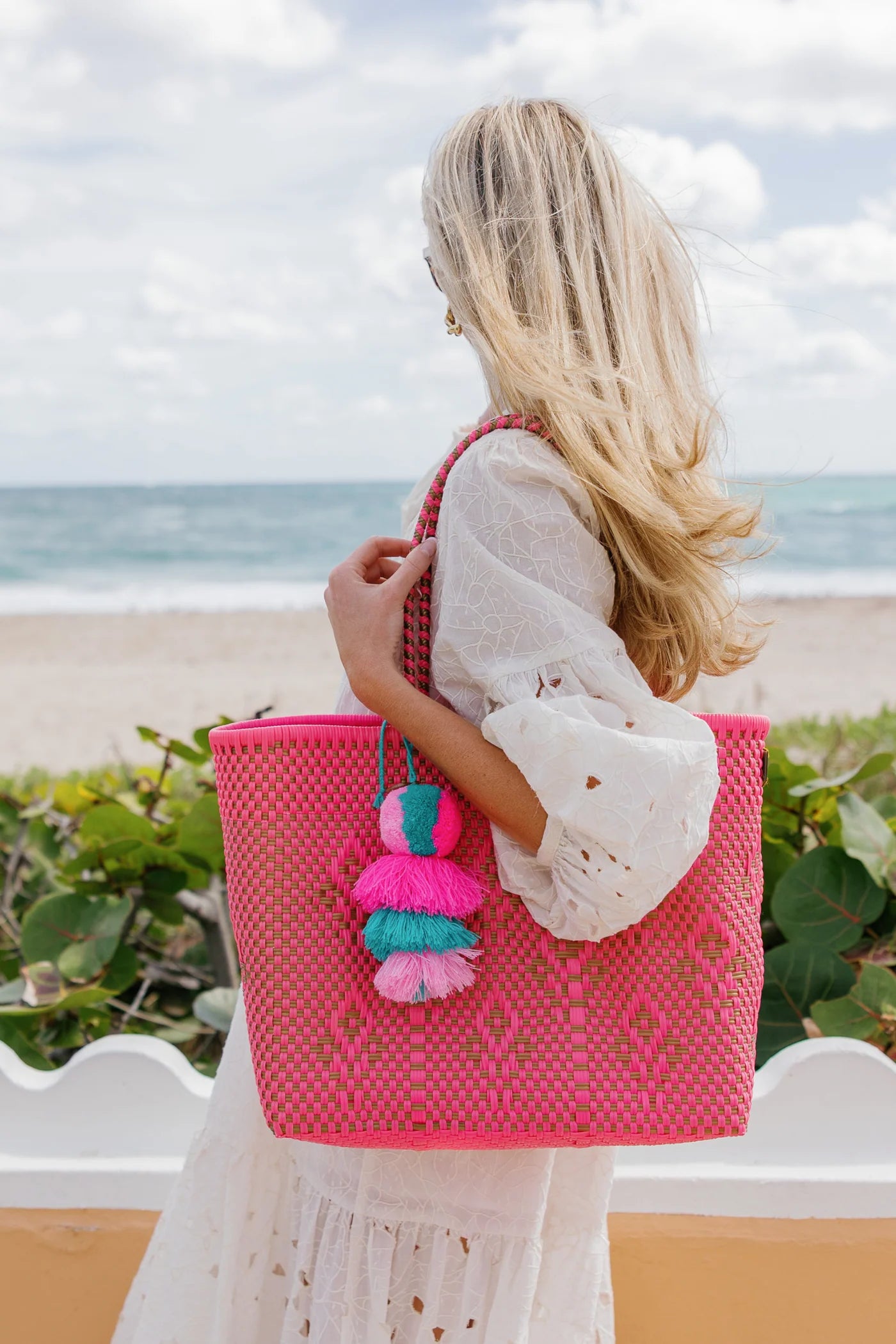 Squeeze De Citron Medium Tote - Neon Pink Blooms