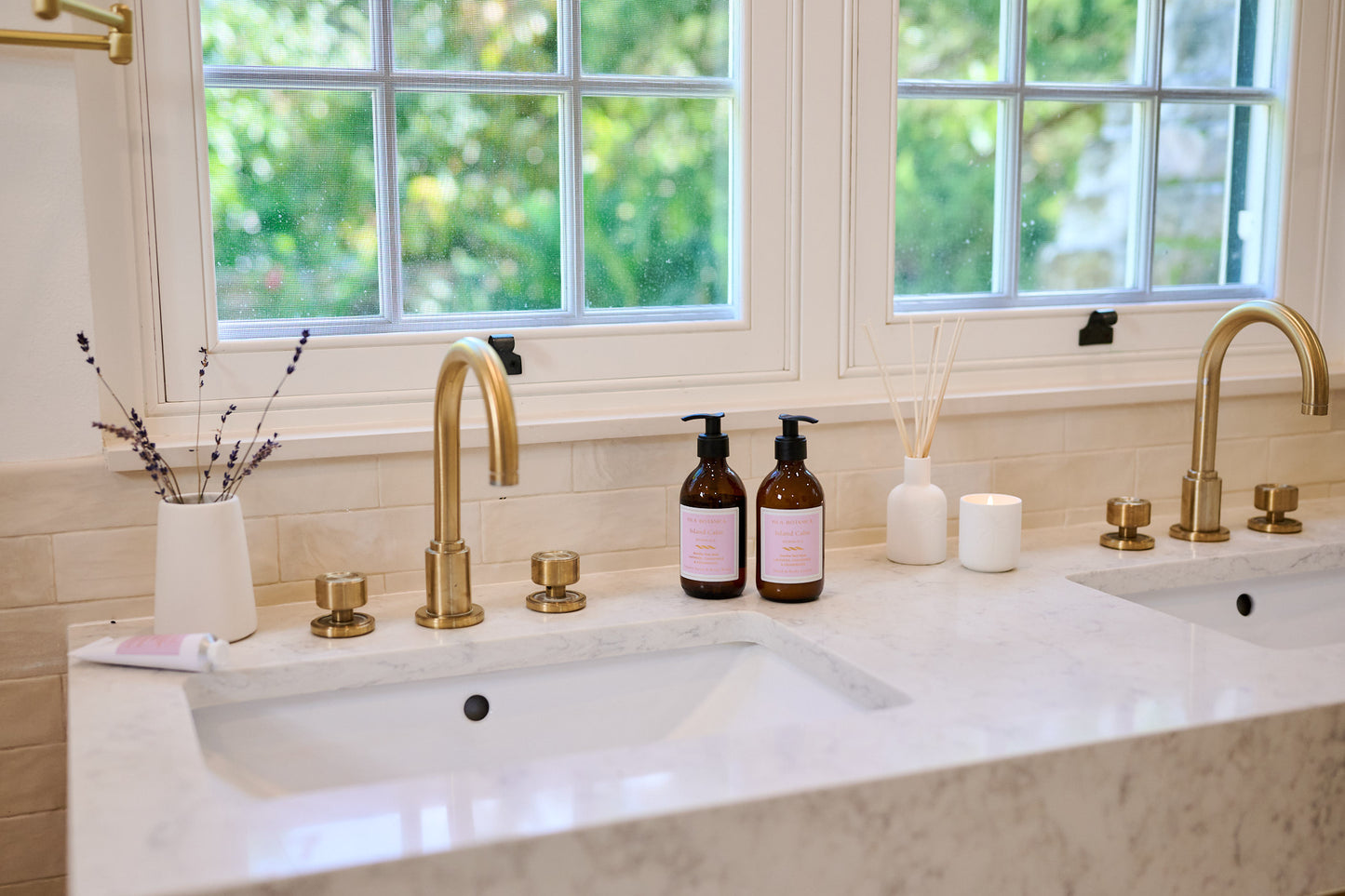 Isla Botanica Island Calm – Hand & Body Wash 300ml