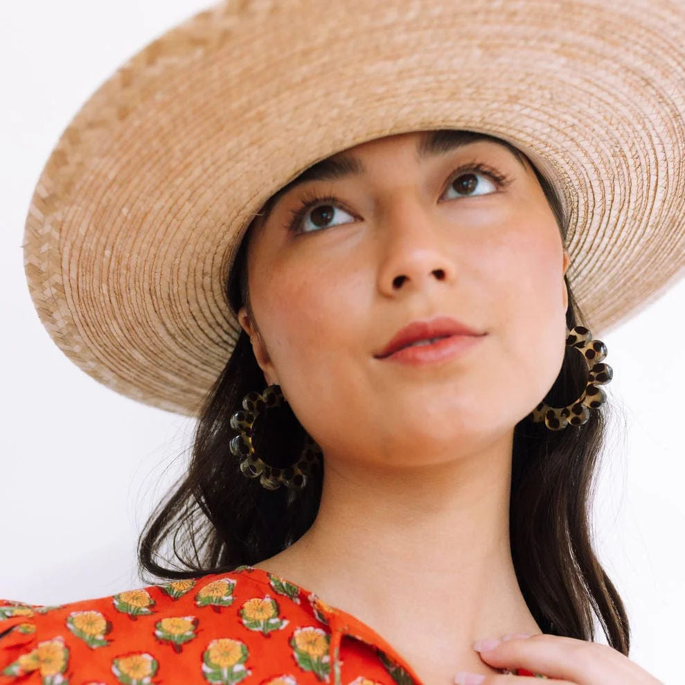 Sunshine Tienda - TORTOISE FLOWER OUTLINE HOOPS
